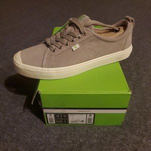 Men's Cloud Grey Cariuma OCA Low Suede Shoes
